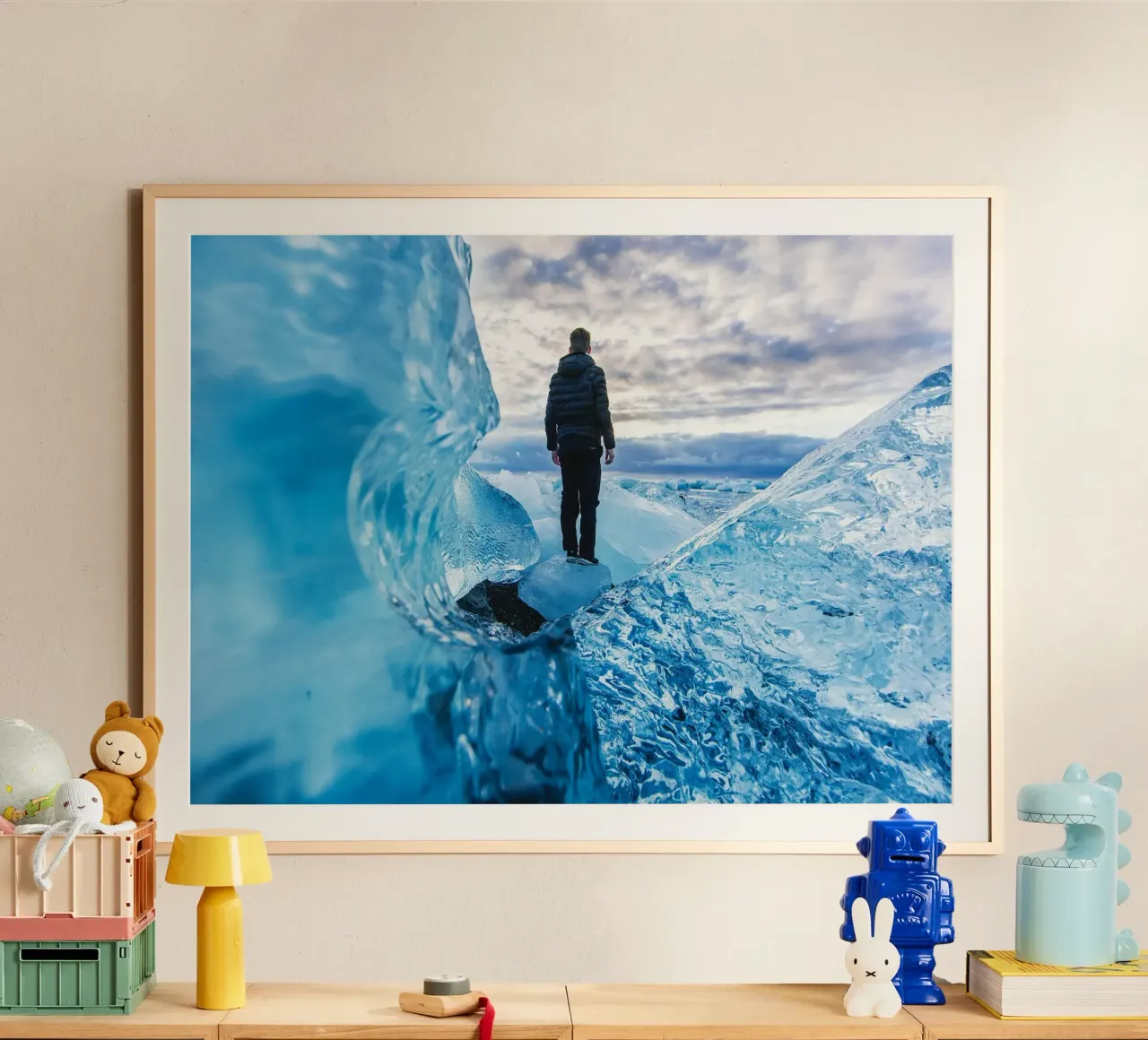 Nel silenzio blu poster con telaio in plastica da PhotoVibe Decor