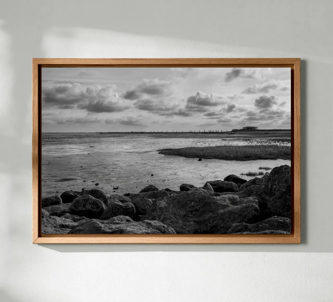 Paesaggio costiero nel Mare di Wadden - Mare del Nord in bianco e nero tela con Cornice a cassetta da Finch & Frames