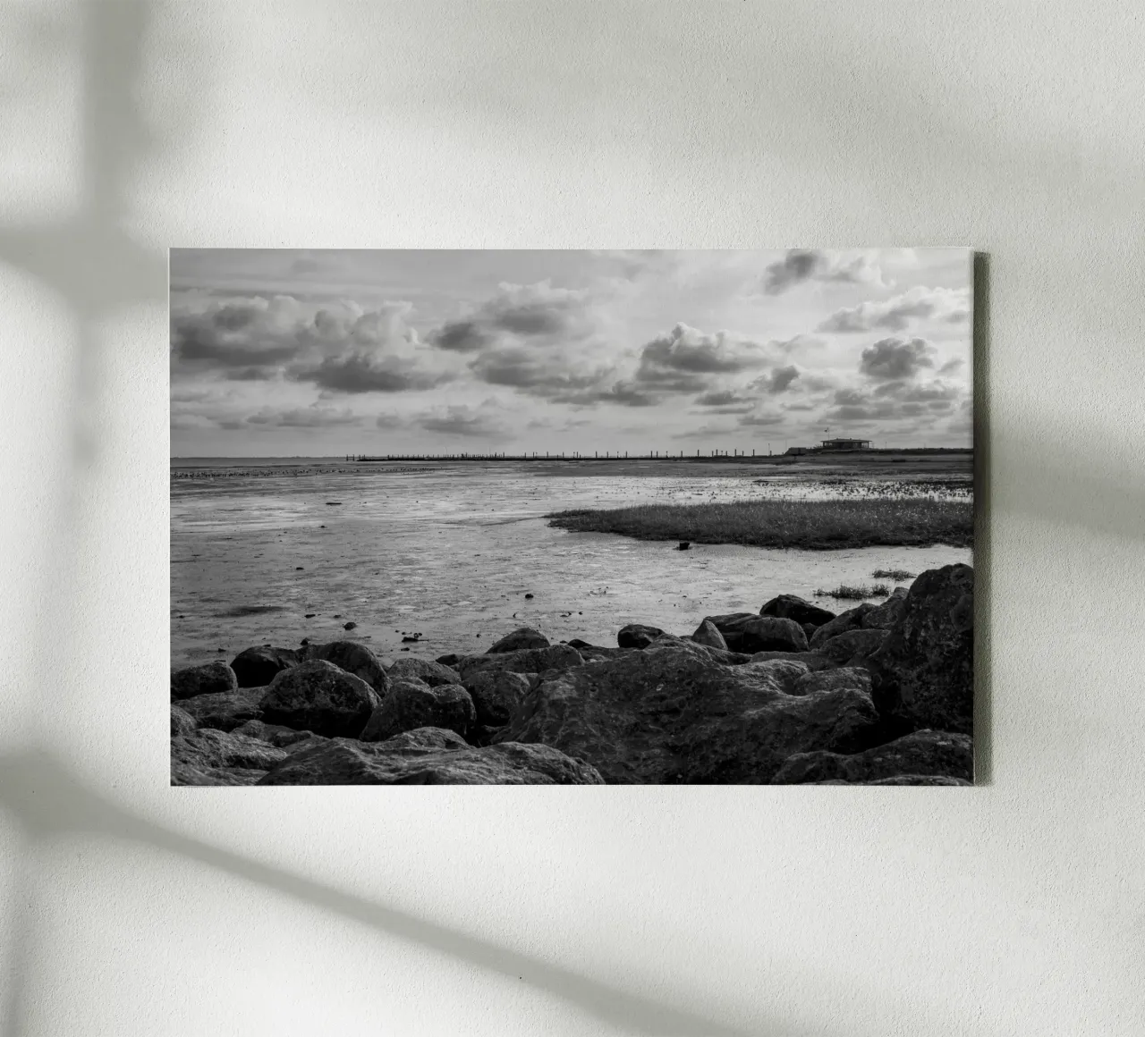 Paesaggio costiero nel Mare di Wadden - Mare del Nord in bianco e nero tela con Cornice a cassetta da Finch & Frames