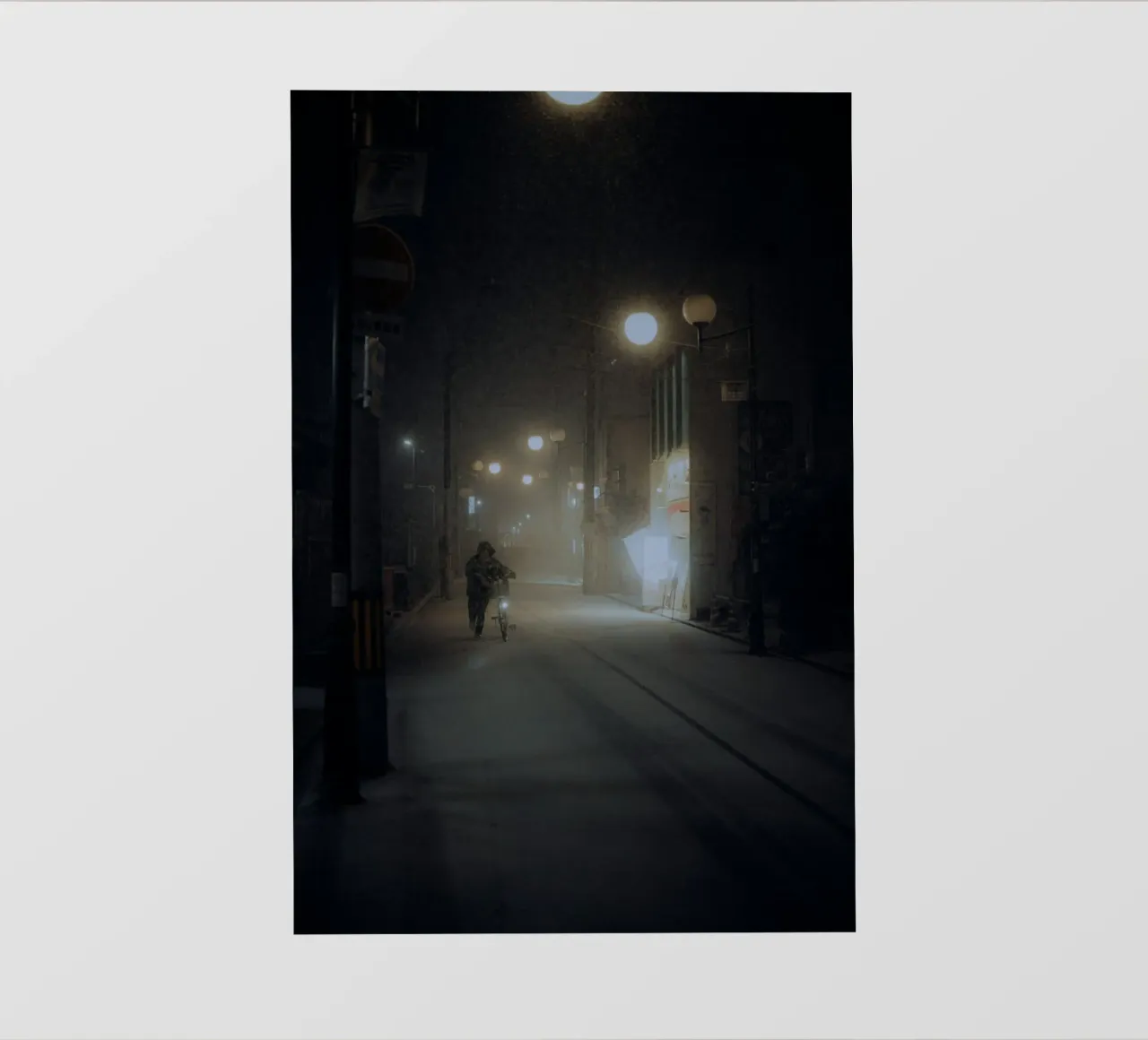 strada notturna pellicola backlit da Earthly Visions