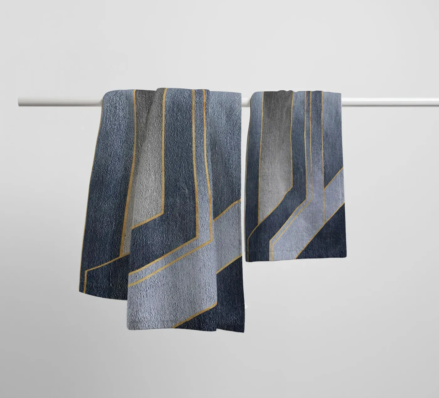 gray rectangular art serviette de bain de vintageshop