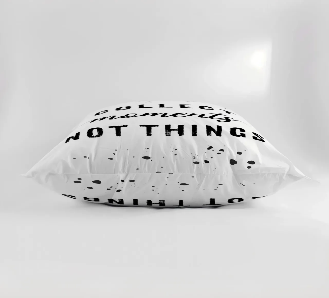 TEXT ART Collect moments not things cuscino da Melanie Viola
