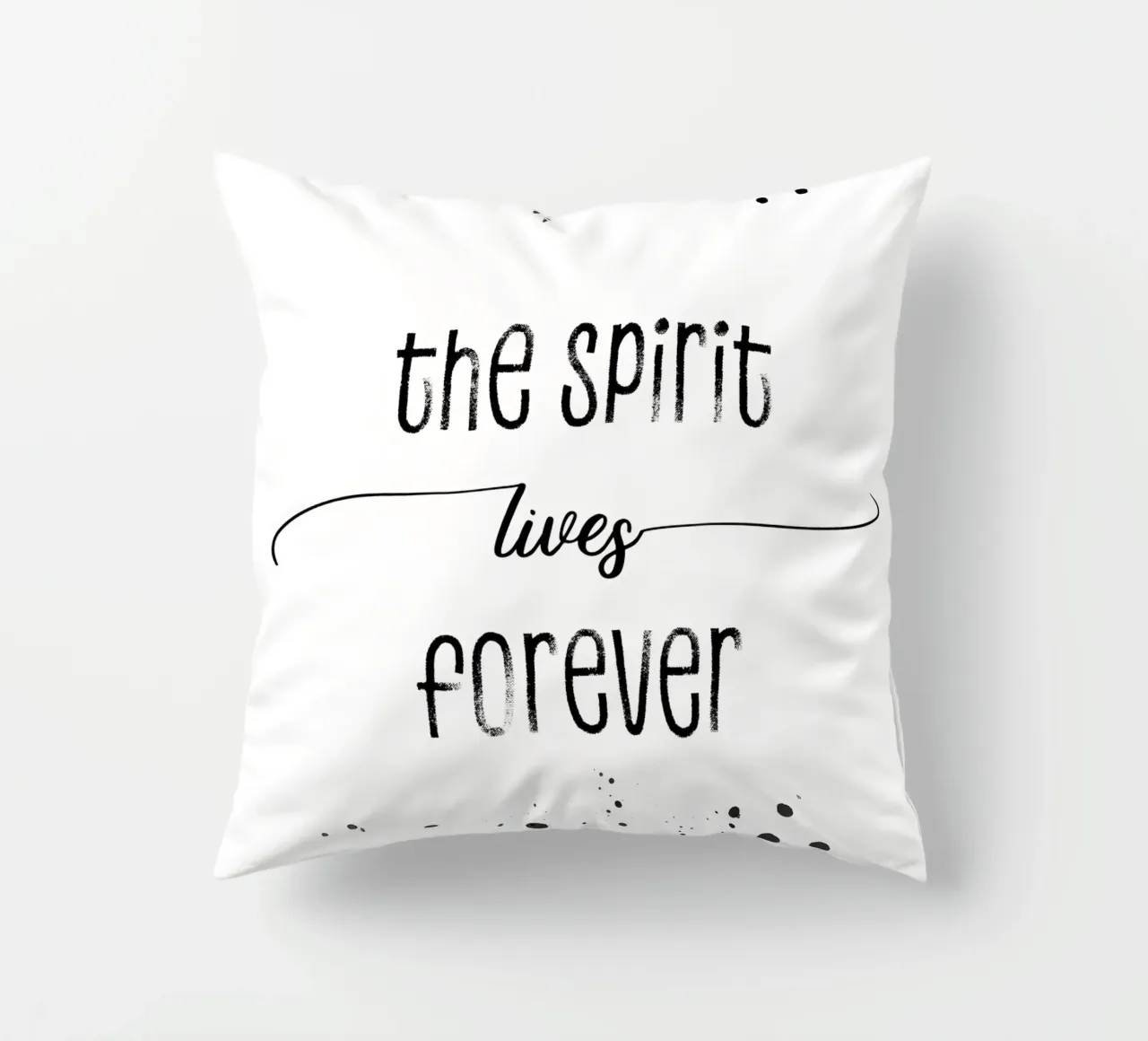 TEXT ART The spirit lives forever cuscino da Melanie Viola