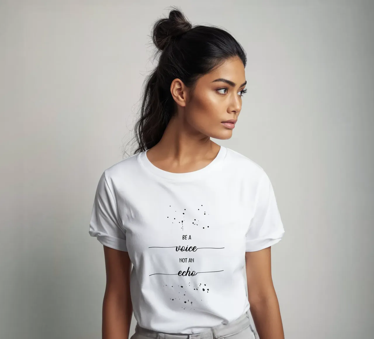 TEXT ART Be a voice not an echo t-shirt da Melanie Viola