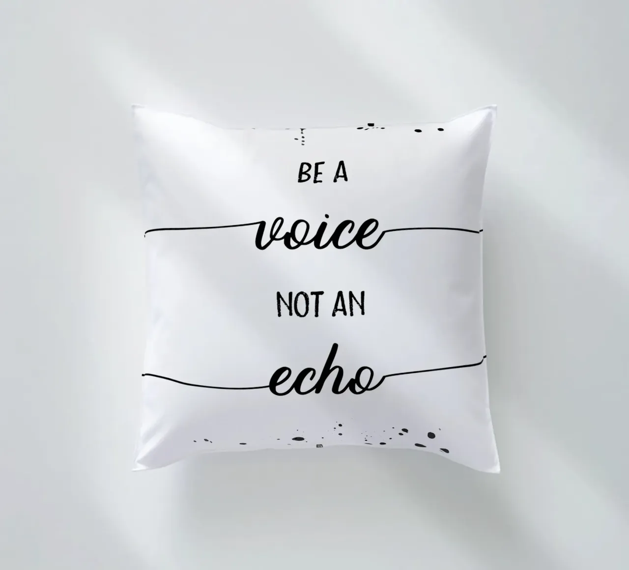 TEXT ART Be a voice not an echo cuscino da Melanie Viola