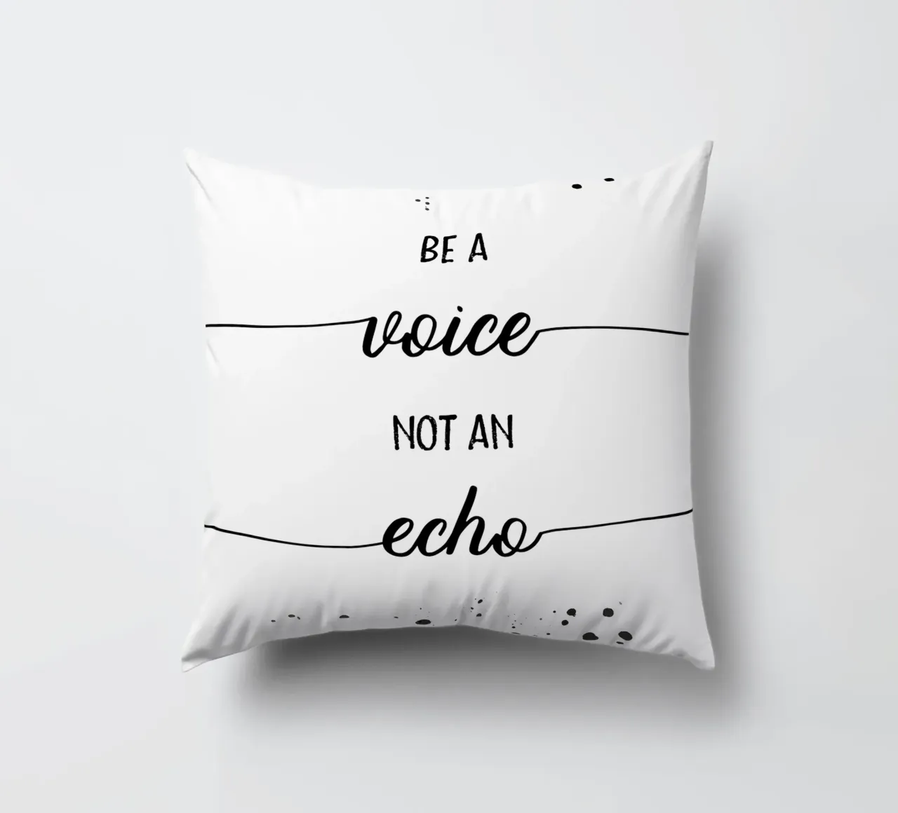 TEXT ART Be a voice not an echo cuscino da Melanie Viola