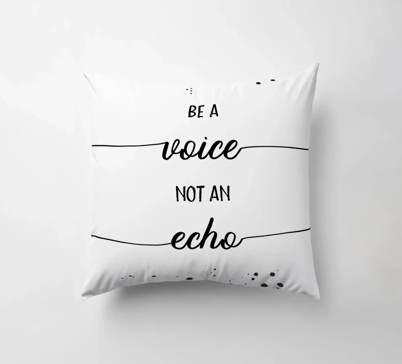 TEXT ART Be a voice not an echo cuscino da Melanie Viola