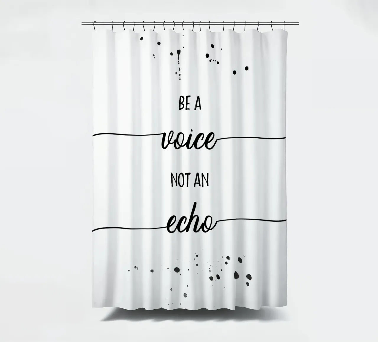 TEXT ART Be a voice not an echo tenda da doccia da Melanie Viola