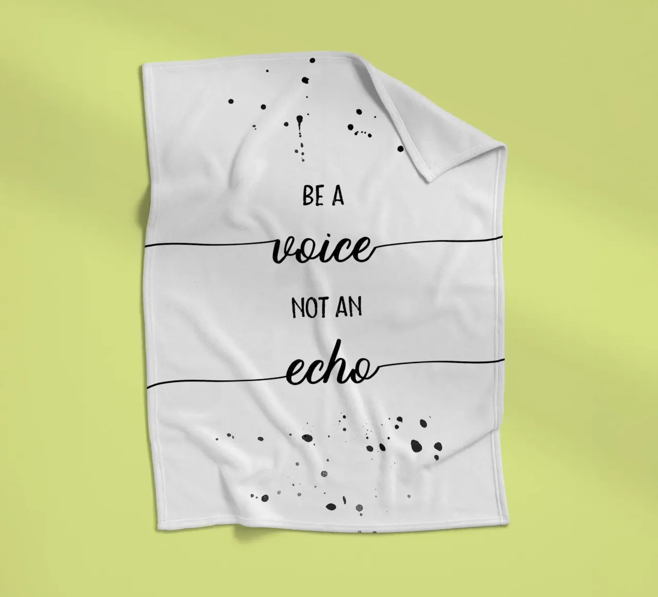 TEXT ART Be a voice not an echo coperta in pile da Melanie Viola