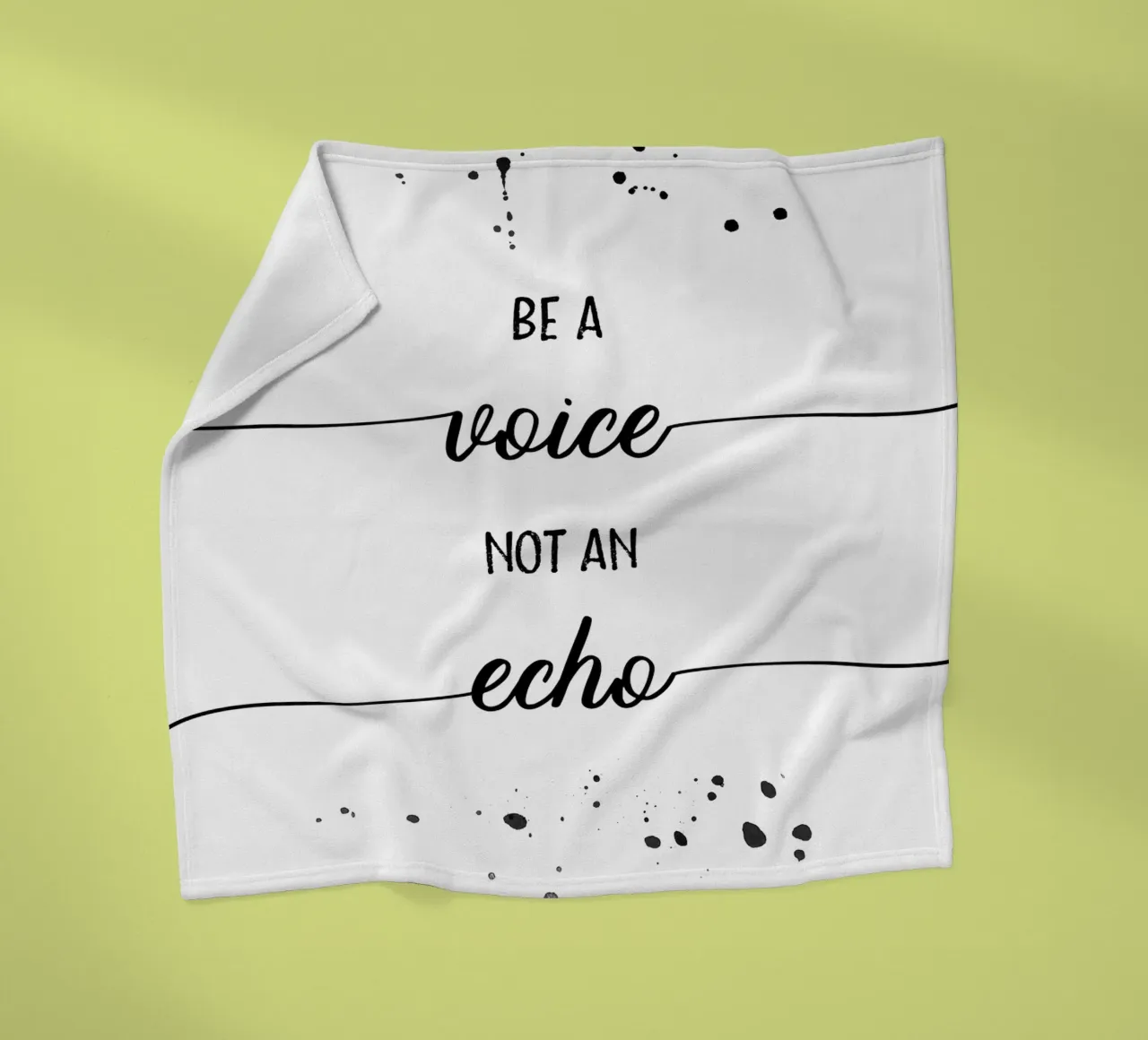 TEXT ART Be a voice not an echo coperta in pile da Melanie Viola