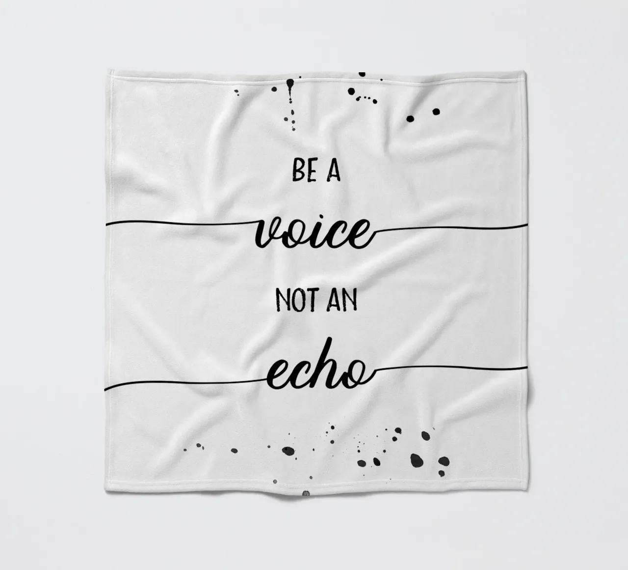 TEXT ART Be a voice not an echo coperta in pile da Melanie Viola