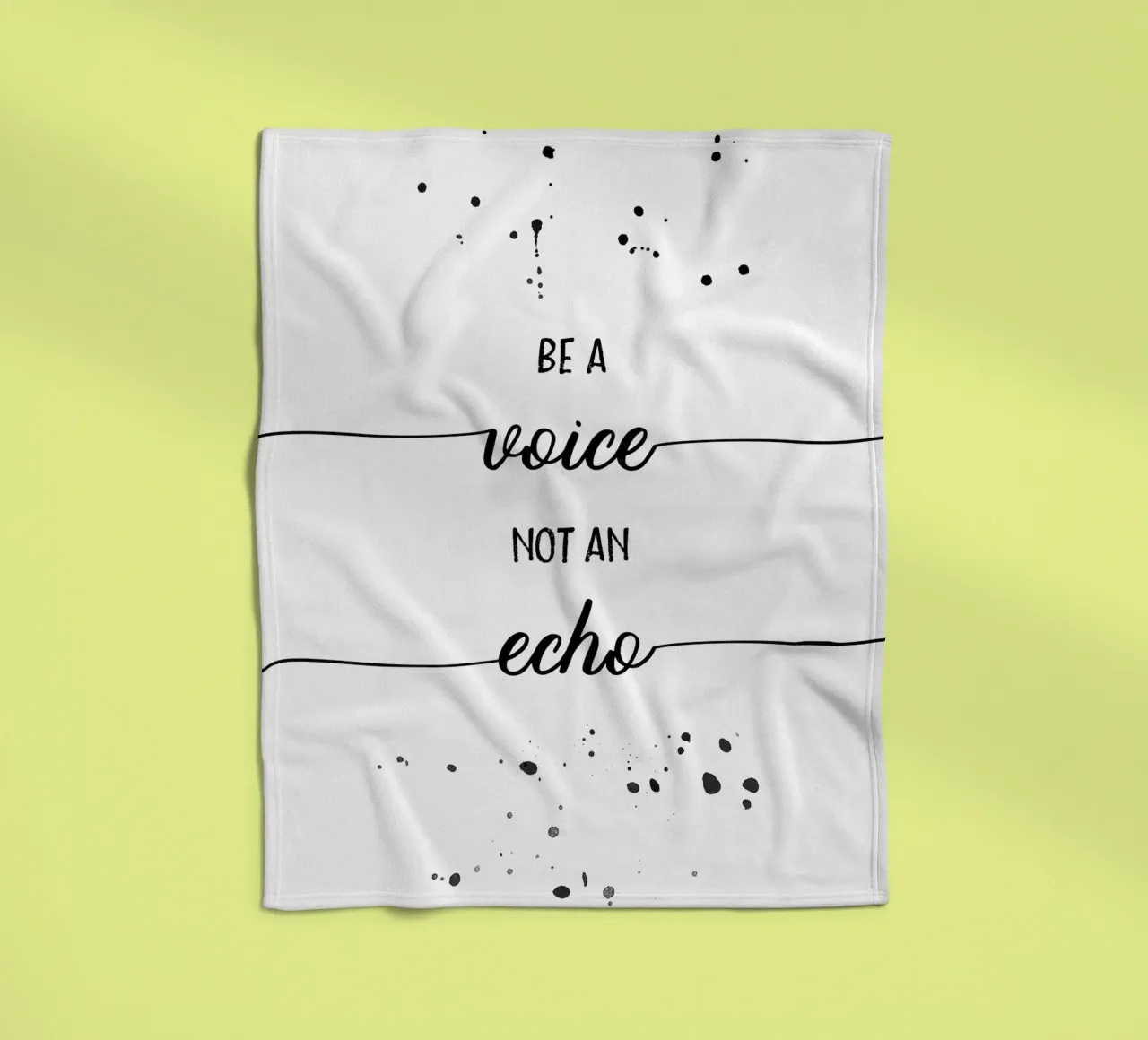 TEXT ART Be a voice not an echo coperta in pile da Melanie Viola