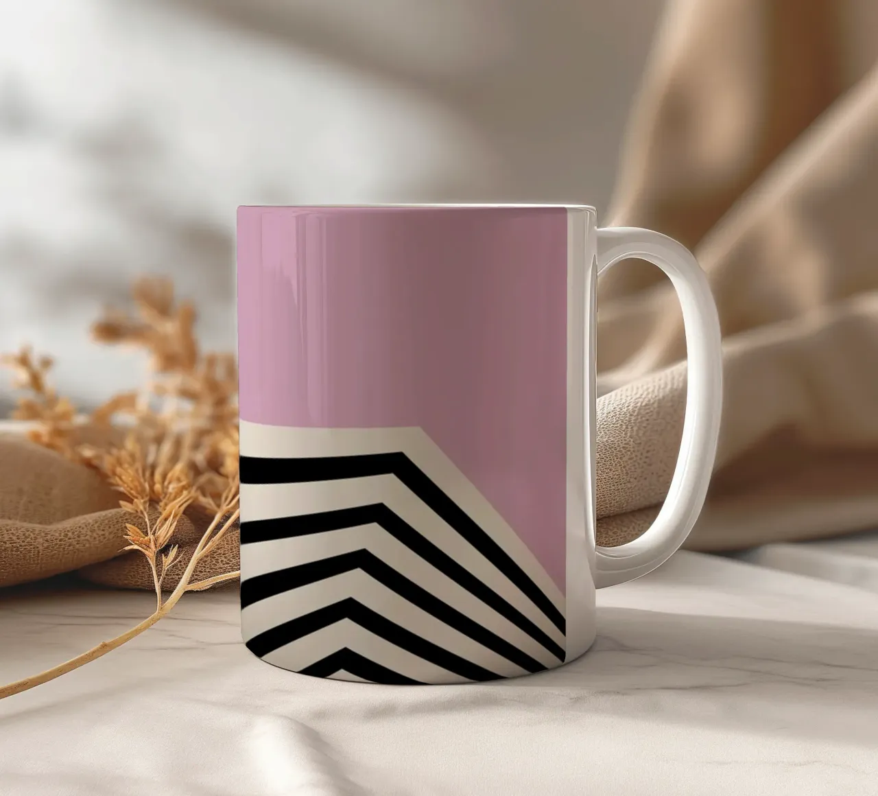 Bauhaus Linee a zig zag - Grafica rosa e nera tazza in ceramica da Studio Vibe