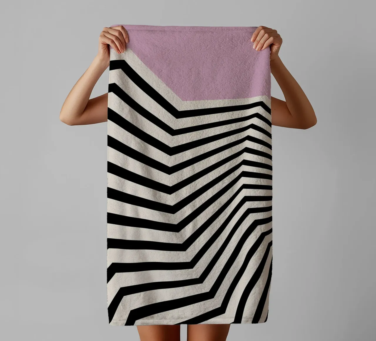 Bauhaus Linee a zig zag - Grafica rosa e nera asciugamano da bagno da Studio Vibe