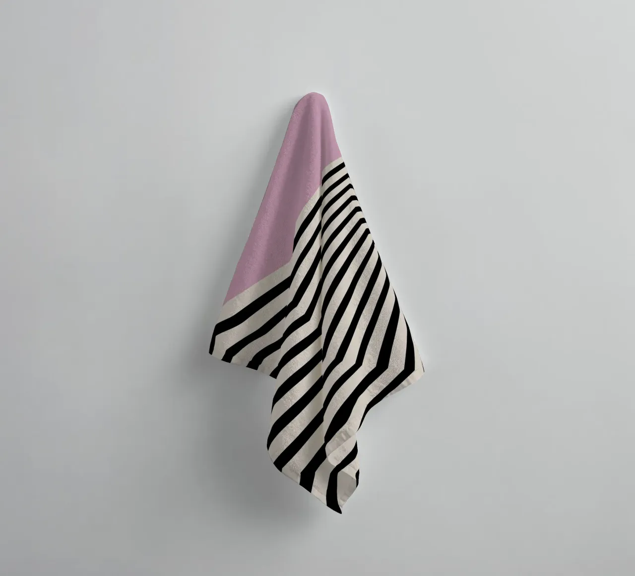 Bauhaus Linee a zig zag - Grafica rosa e nera asciugamano da bagno da Studio Vibe