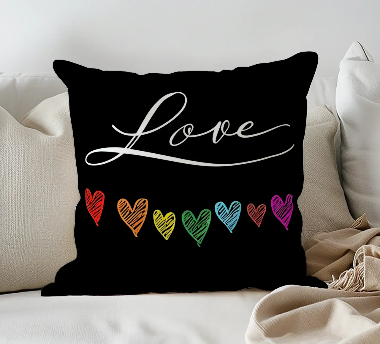 Amore con cuori arcobaleno su nero cuscino da 🥝 KIWI STORE