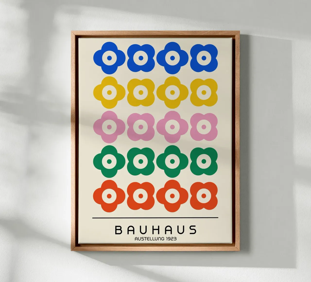 Bauhaus Bloemen 1923 | Kleurrijke Retro Kunstdruk canvas met Baklijst van Studio Vibe