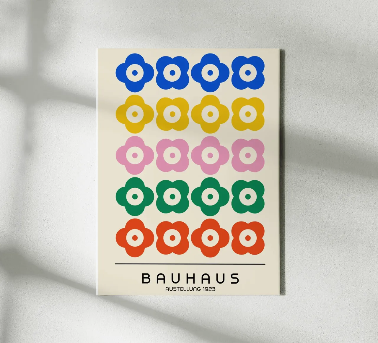 Bauhaus Bloemen 1923 | Kleurrijke Retro Kunstdruk canvas met Baklijst van Studio Vibe