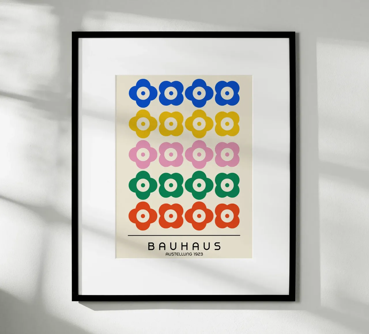 Bauhaus Bloemen 1923 | Kleurrijke Retro Kunstdruk poster met houten frame van Studio Vibe