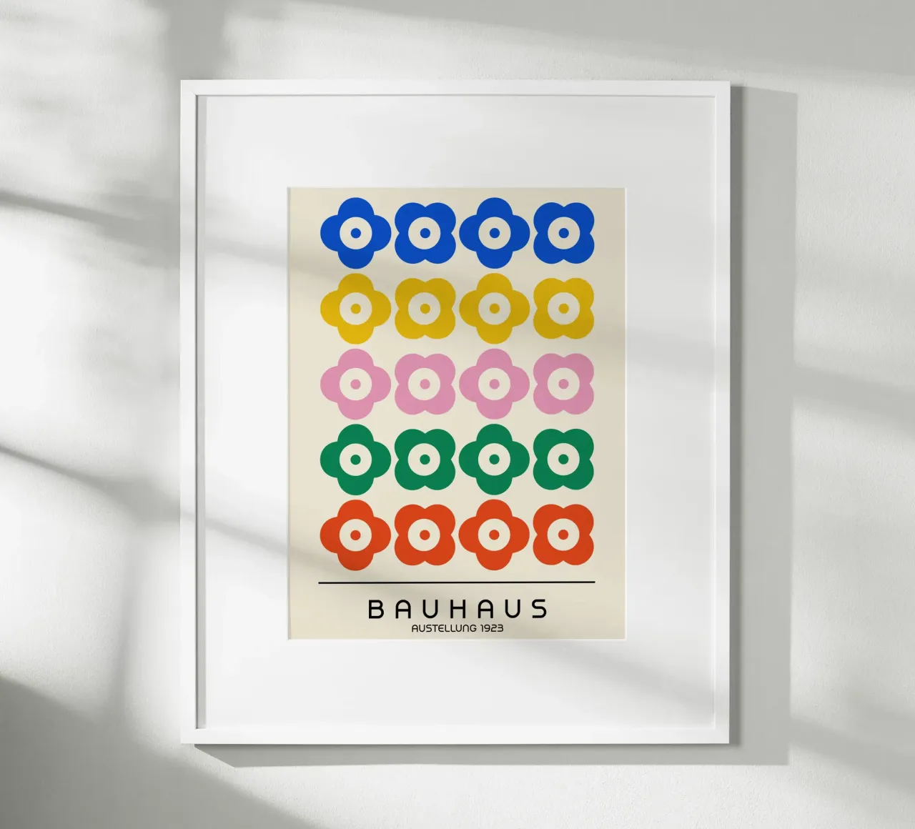 Bauhaus Bloemen 1923 | Kleurrijke Retro Kunstdruk poster met houten frame van Studio Vibe