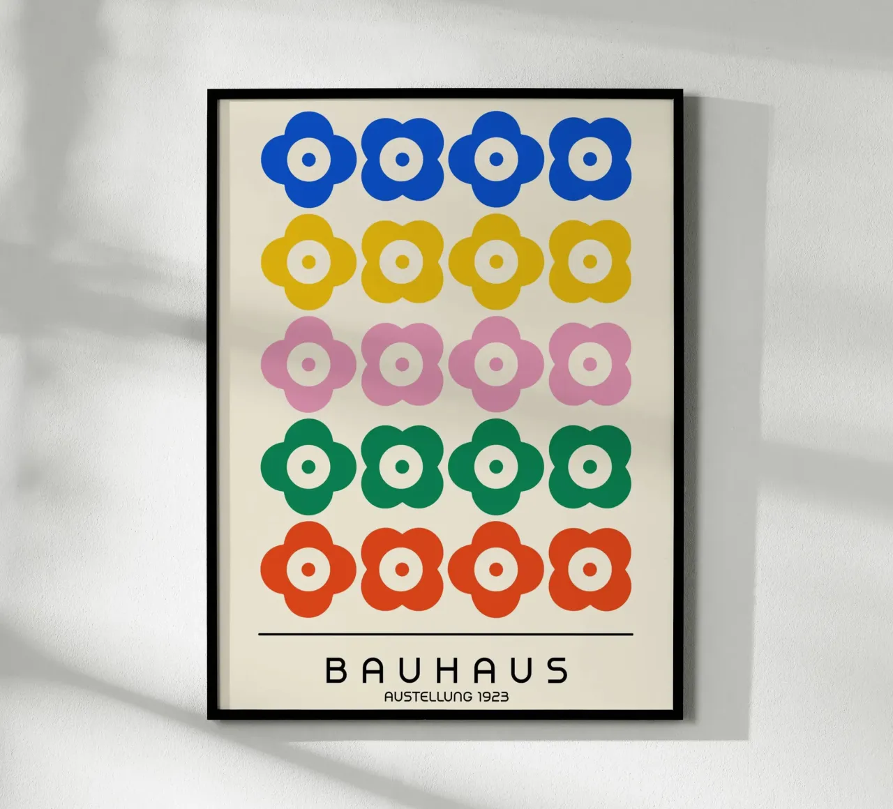 Bauhaus Bloemen 1923 | Kleurrijke Retro Kunstdruk poster met houten frame van Studio Vibe