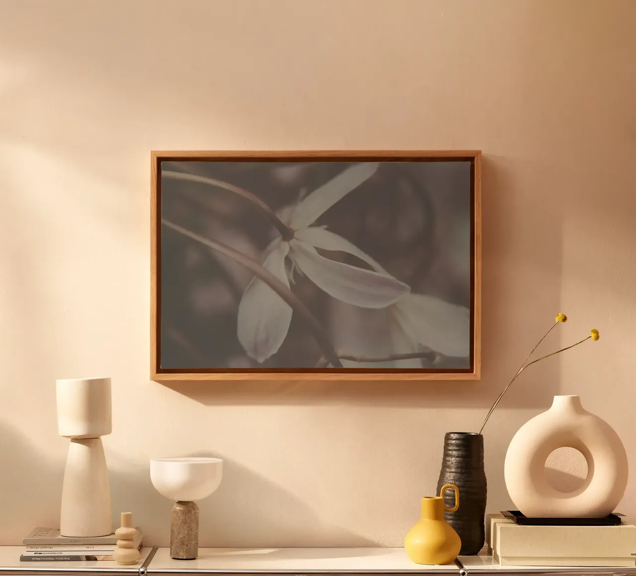 Fiori tenui tela con Cornice a cassetta da PhotoVibe Decor