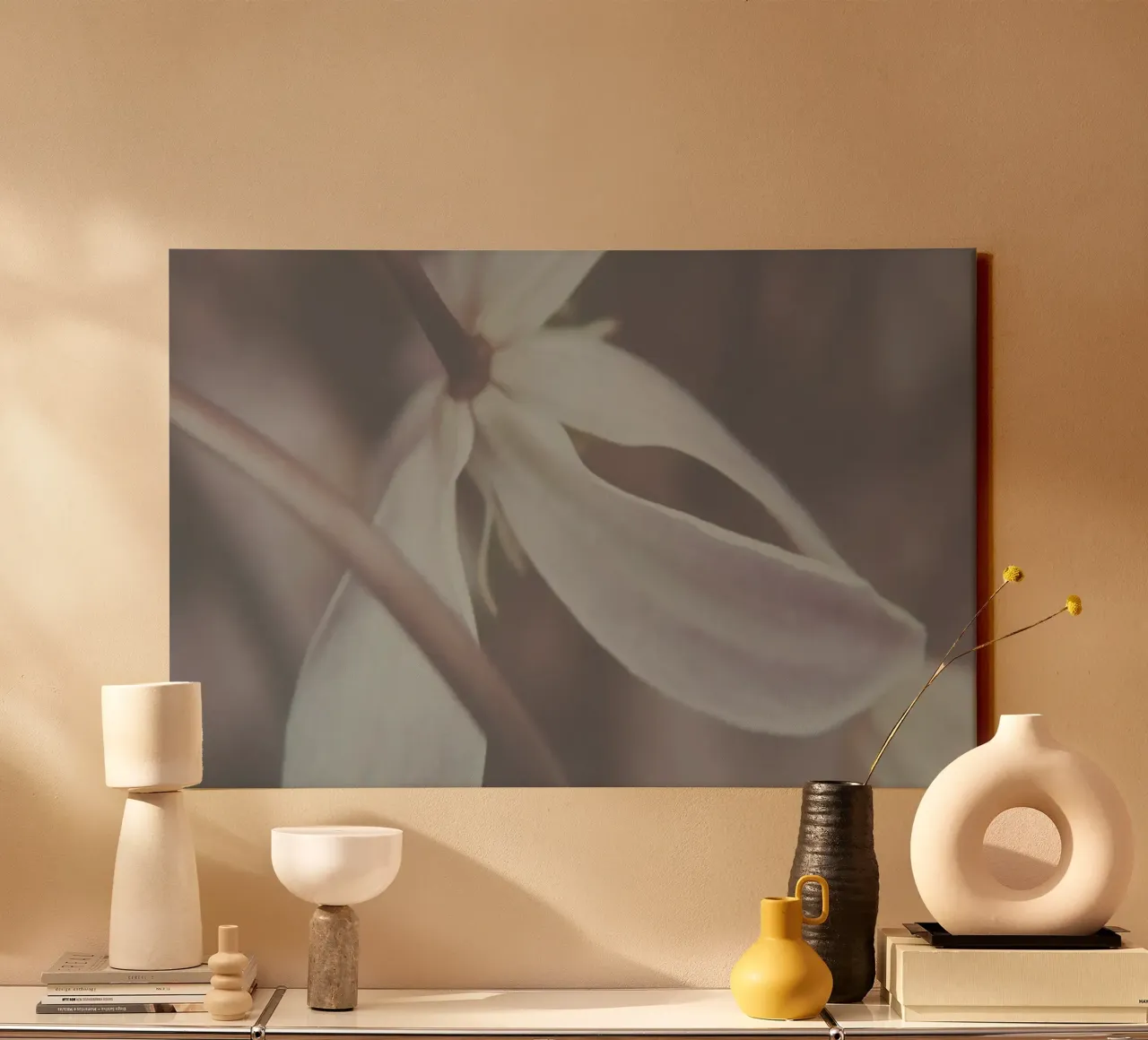 Fiori tenui tela con Cornice a cassetta da PhotoVibe Decor