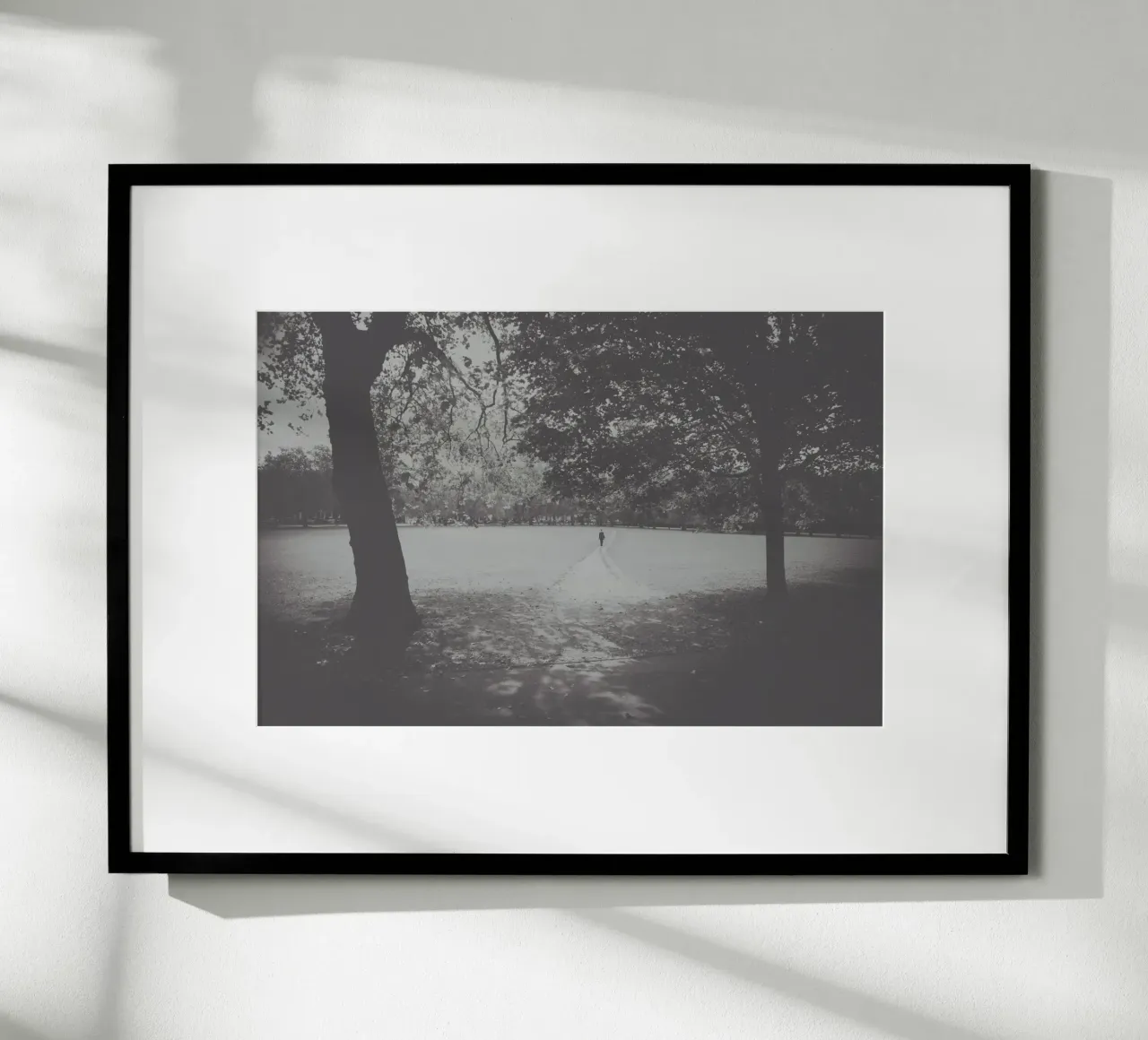 La natura selvaggia e silenziosa poster con telaio in legno da PhotoVibe Decor