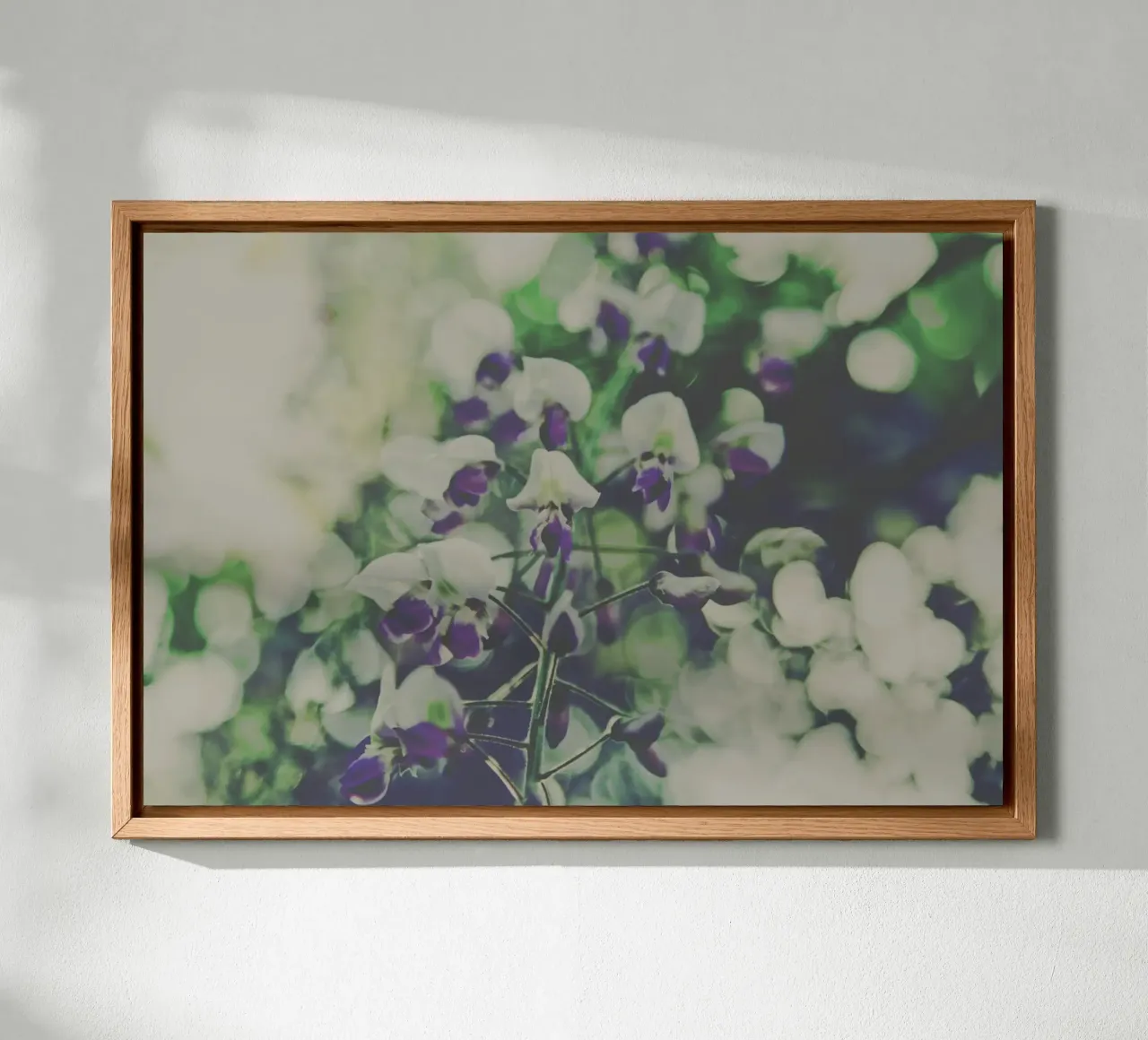Fiori tenui tela con Cornice a cassetta da PhotoVibe Decor