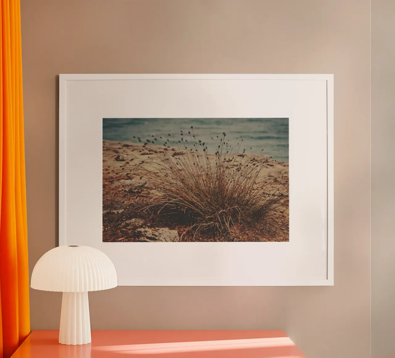 La natura selvaggia e silenziosa poster con telaio in plastica da PhotoVibe Decor