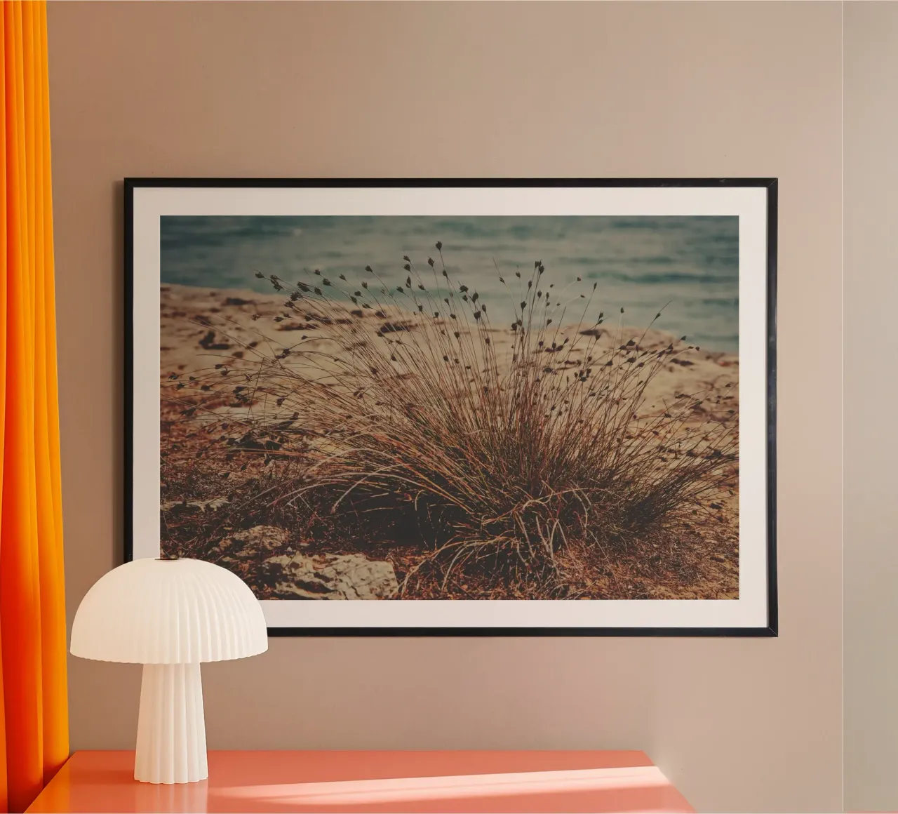 La natura selvaggia e silenziosa poster con telaio in plastica da PhotoVibe Decor