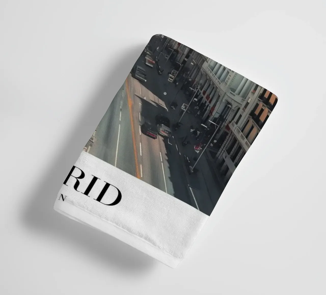 Madrid Spain Gran Via Skyline - Urban Architecture Print serviette de bain de homdeco