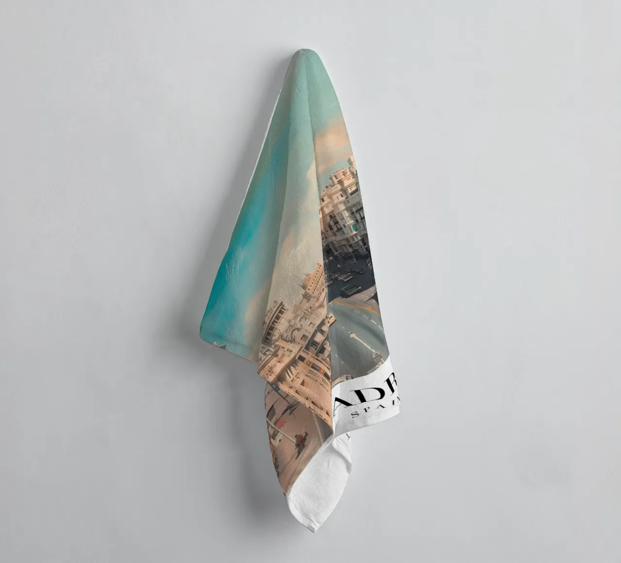 Madrid Spain Gran Via Skyline - Urban Architecture Print serviette de bain de homdeco
