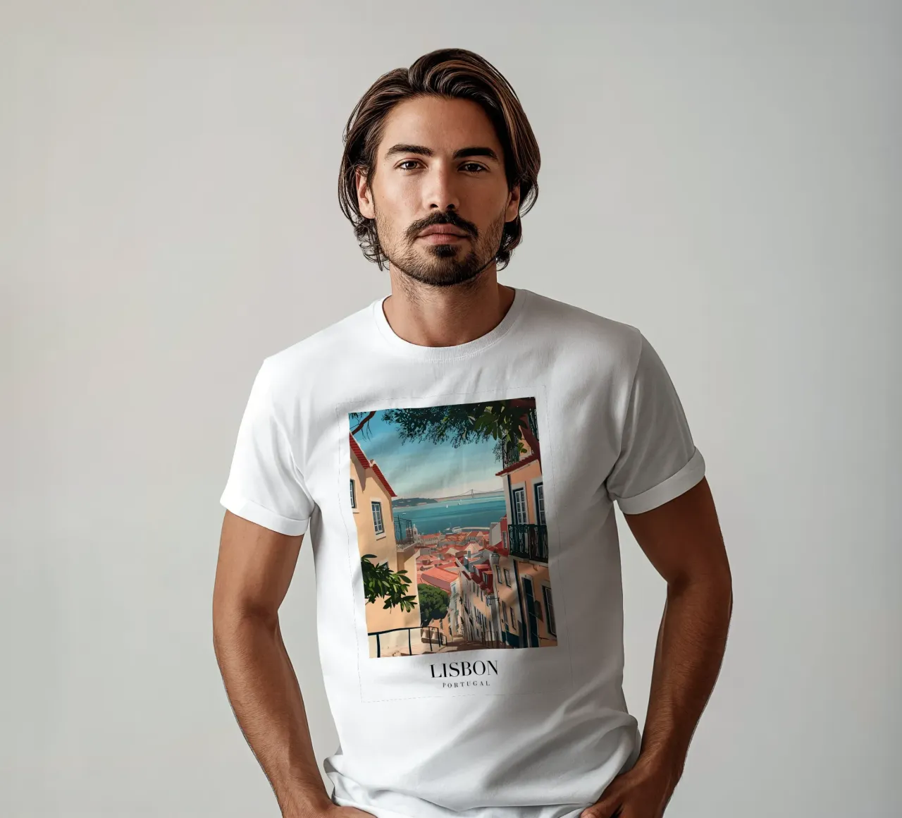Lisbona Portogallo Tetti e ponti - Alfama Street View t-shirt da homdeco