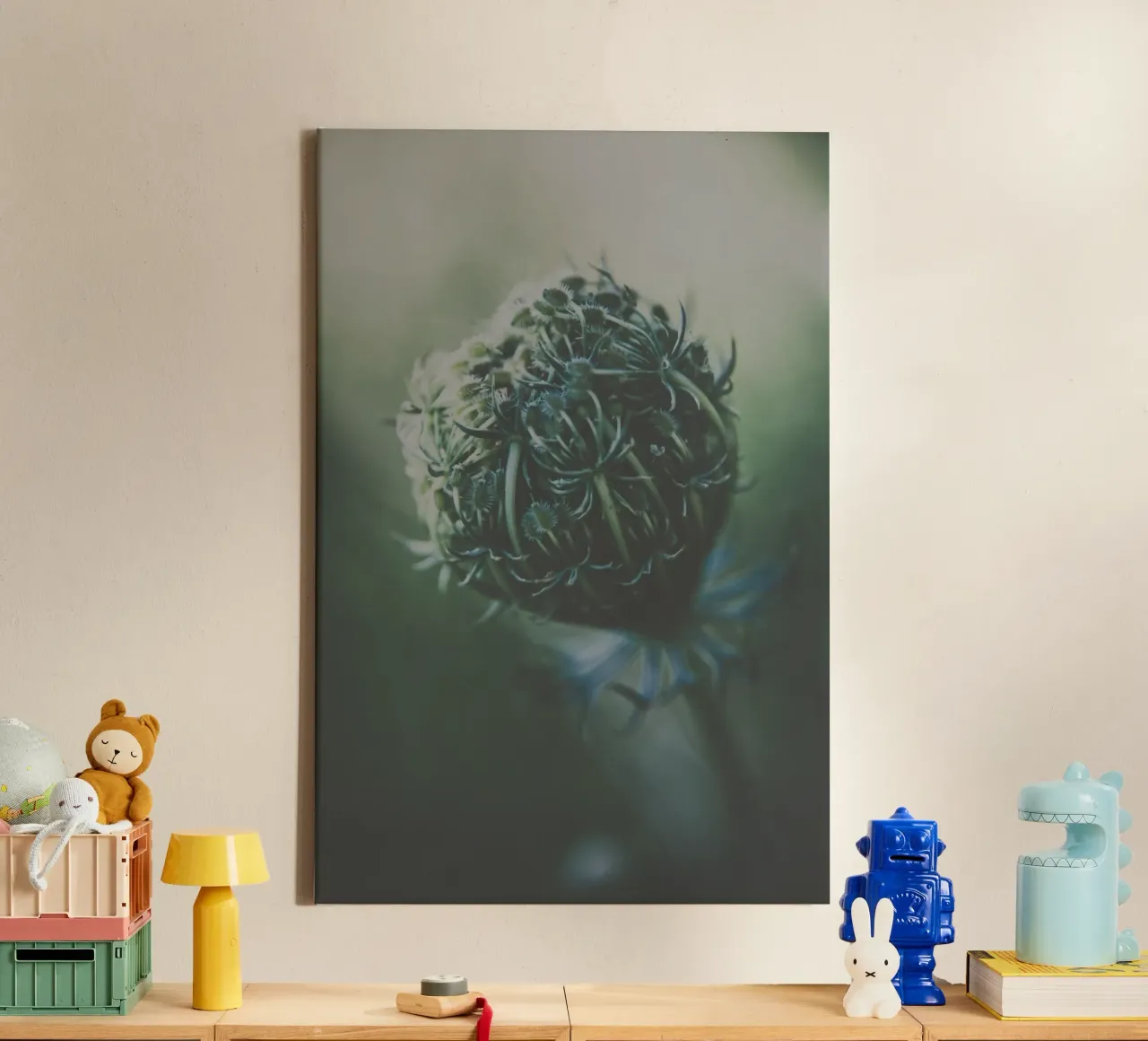 Fiori tenui tela con Cornice a cassetta da PhotoVibe Decor