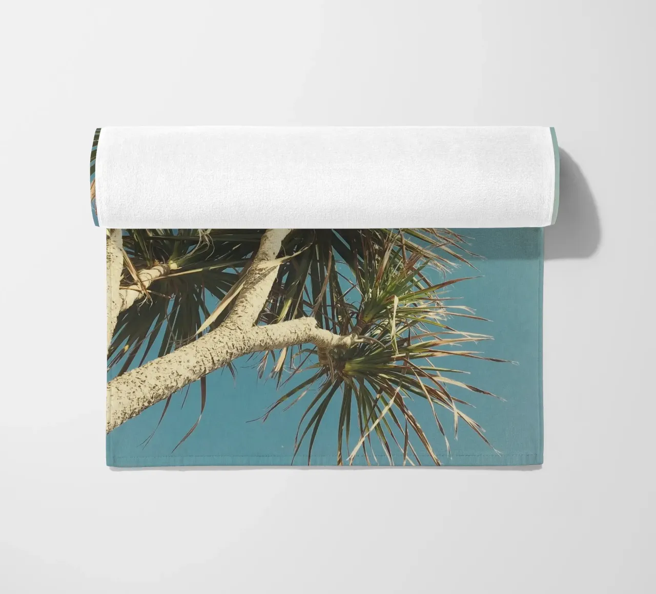 Palma di primavera telo mare da Cassia Beck Photography