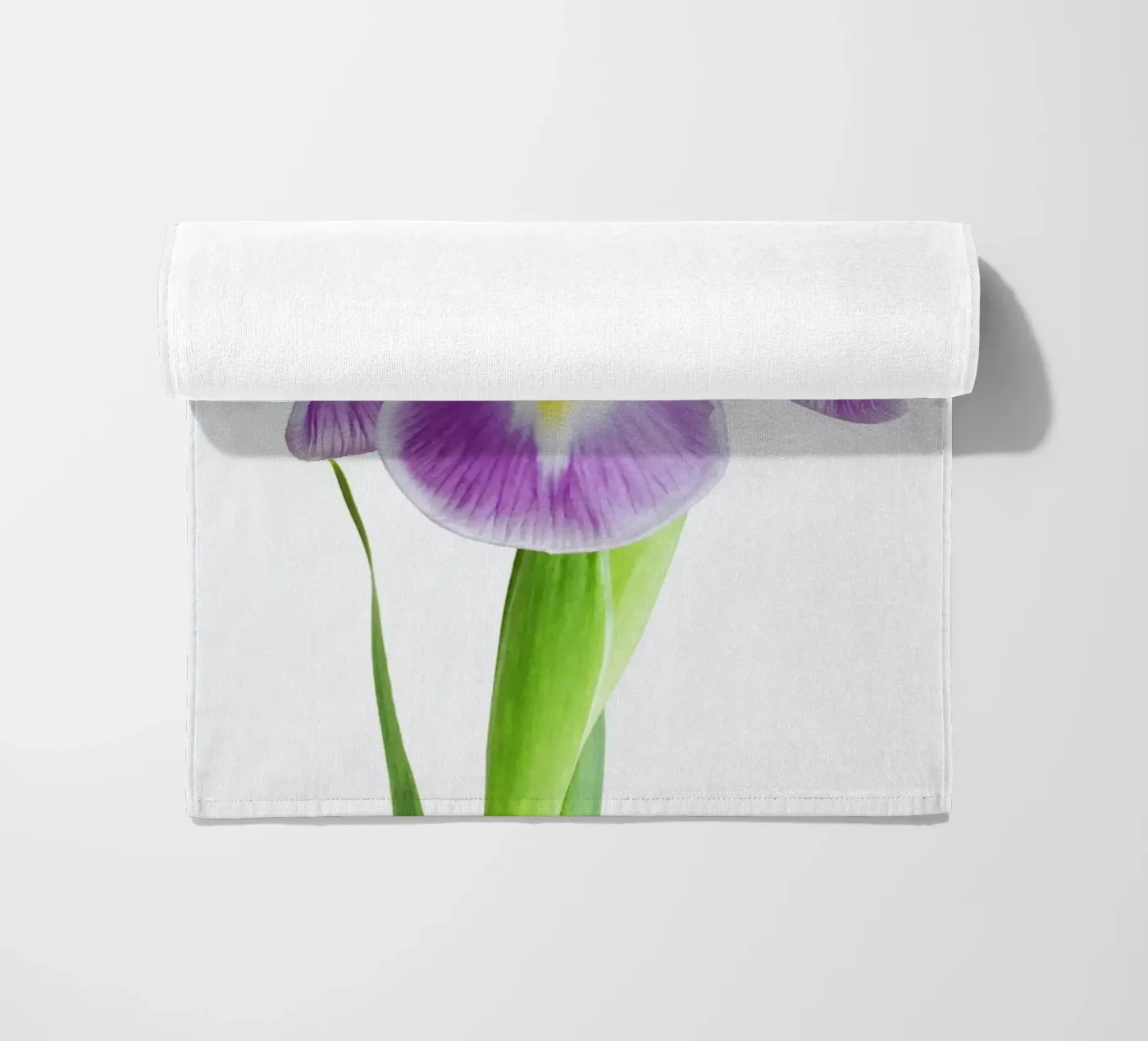 Iris serviette de plage de Cassia Beck Photography