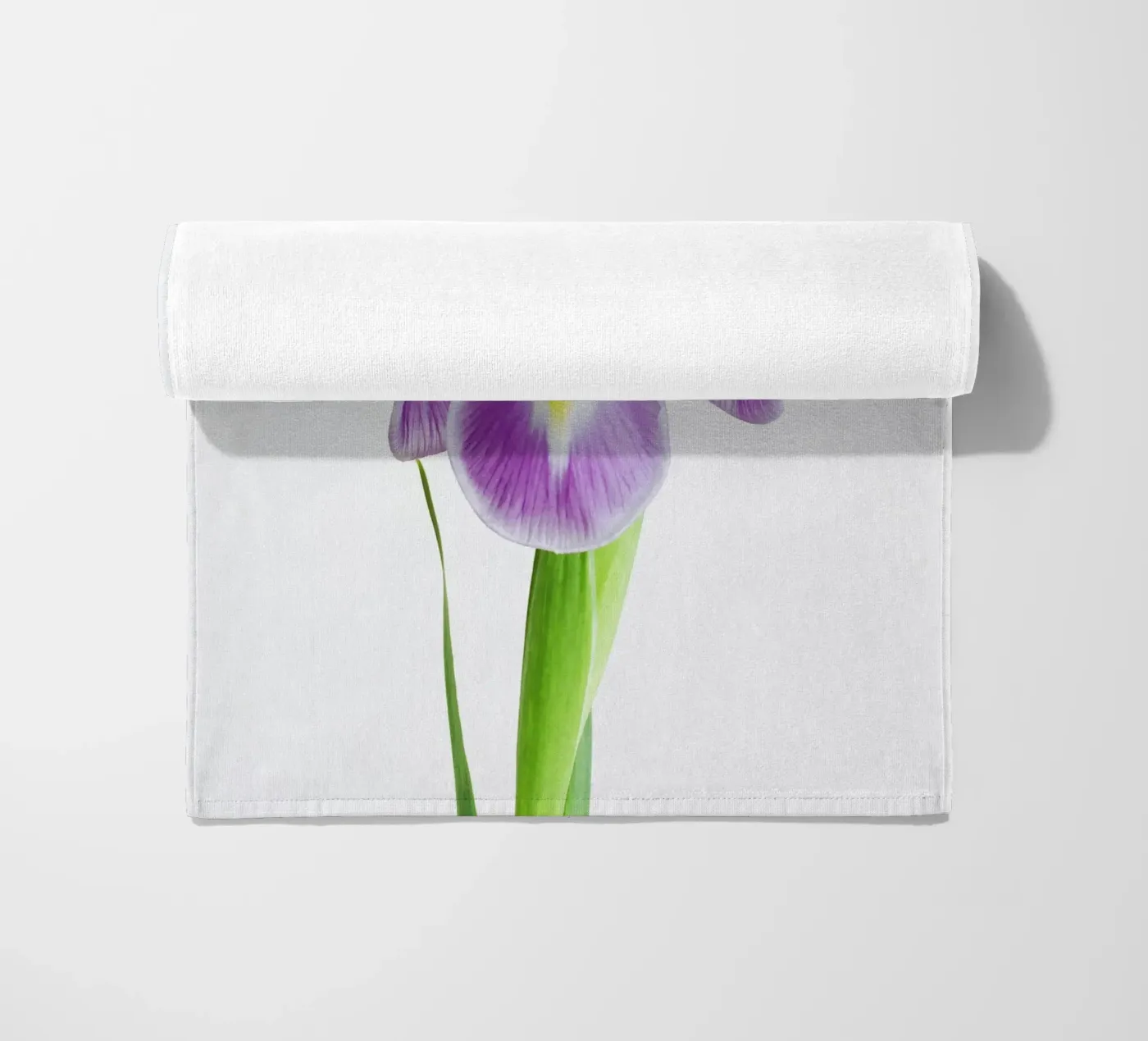 Iris serviette de plage de Cassia Beck Photography