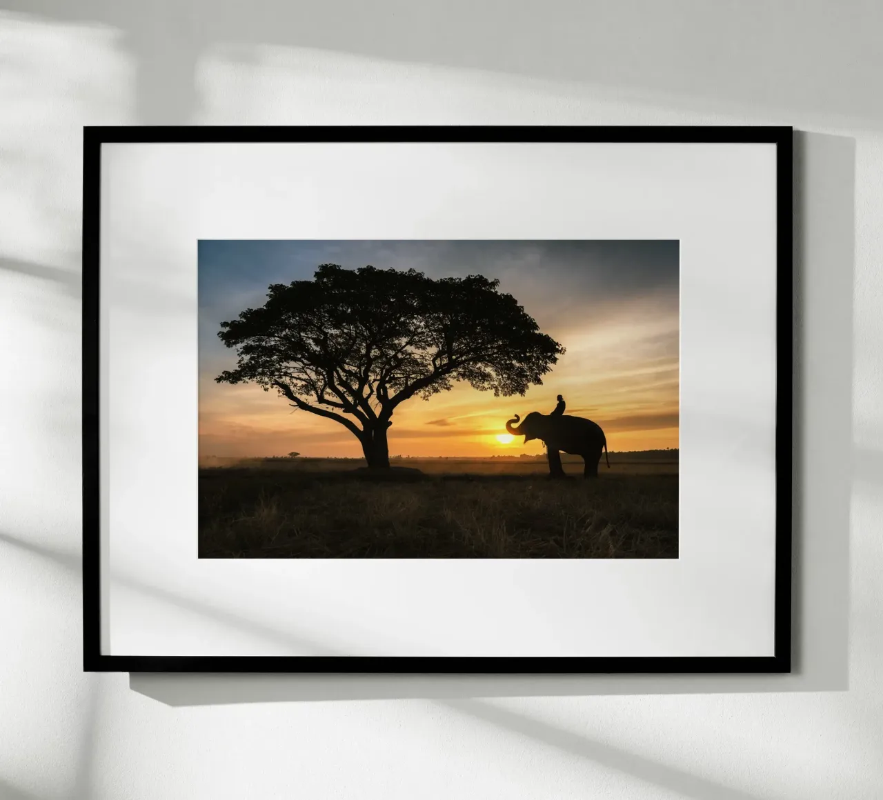 Elefant in der Abenddämmerung Hahnemühle von PhotoVibe Decor