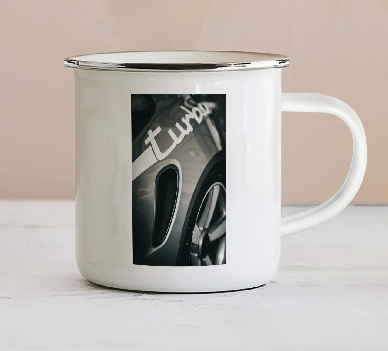 Turbo tazza in smalto da Flo Klein