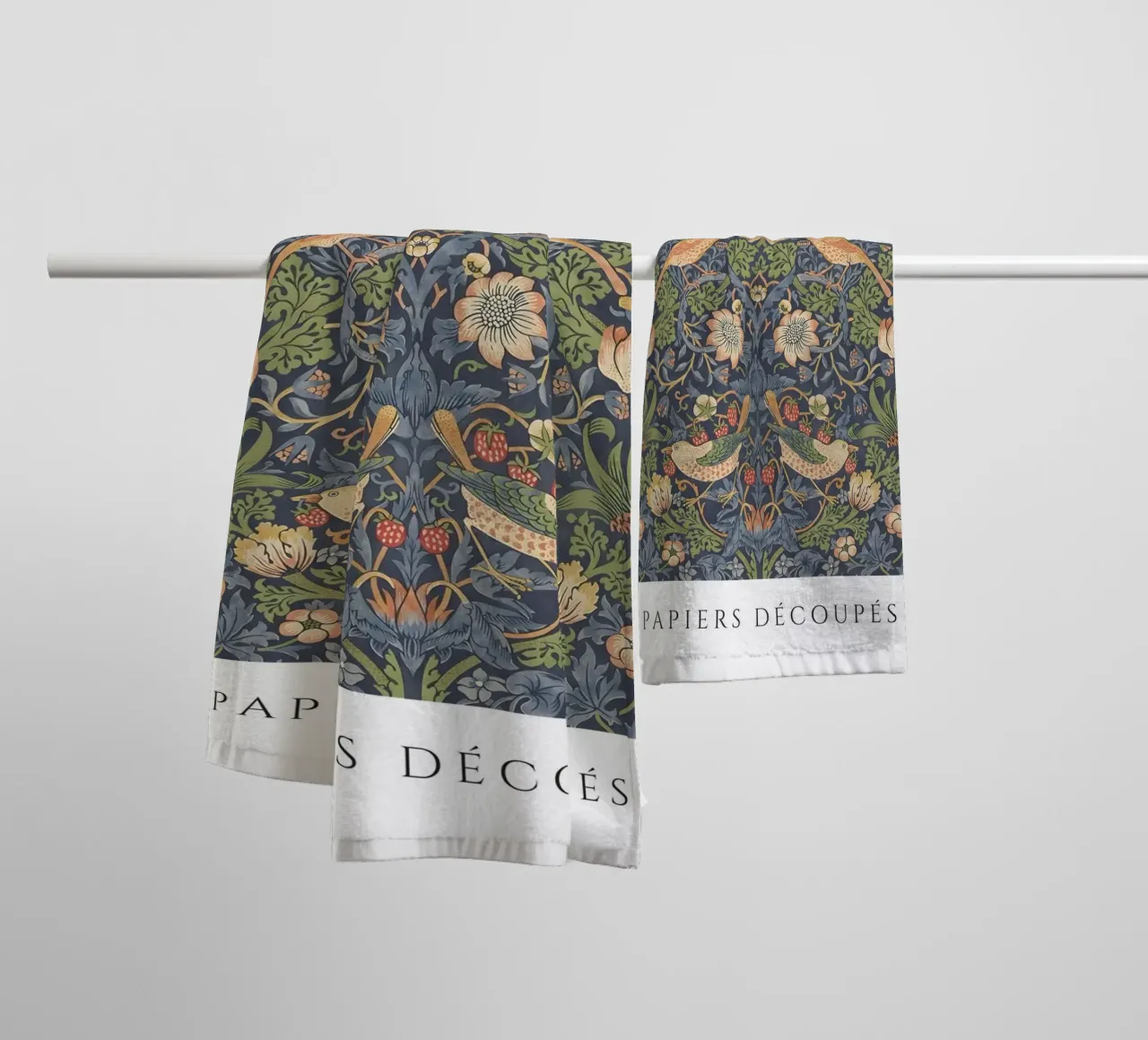 W. Morris Cut Papers: Ladro di fragole Modello di uccello floreale asciugamano da bagno da homdeco
