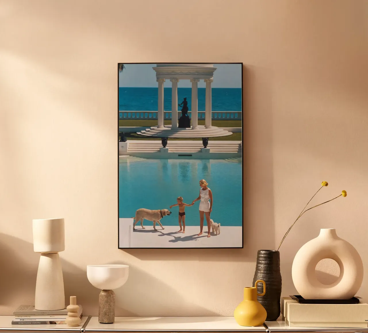 Standing on the edge of the pool - Slim Aarons alu-dibond by COMEBACKSHOP