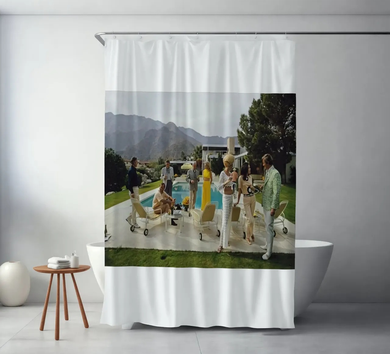 Party am Pool - Slim Aarons Duschvorhang von COMEBACKSHOP