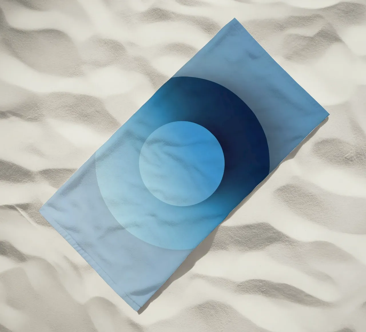 Focus blauw - Abstracte 3D-cirkel in blauw met kleurverloop strandhanddoek van RB-Digital-Paintings