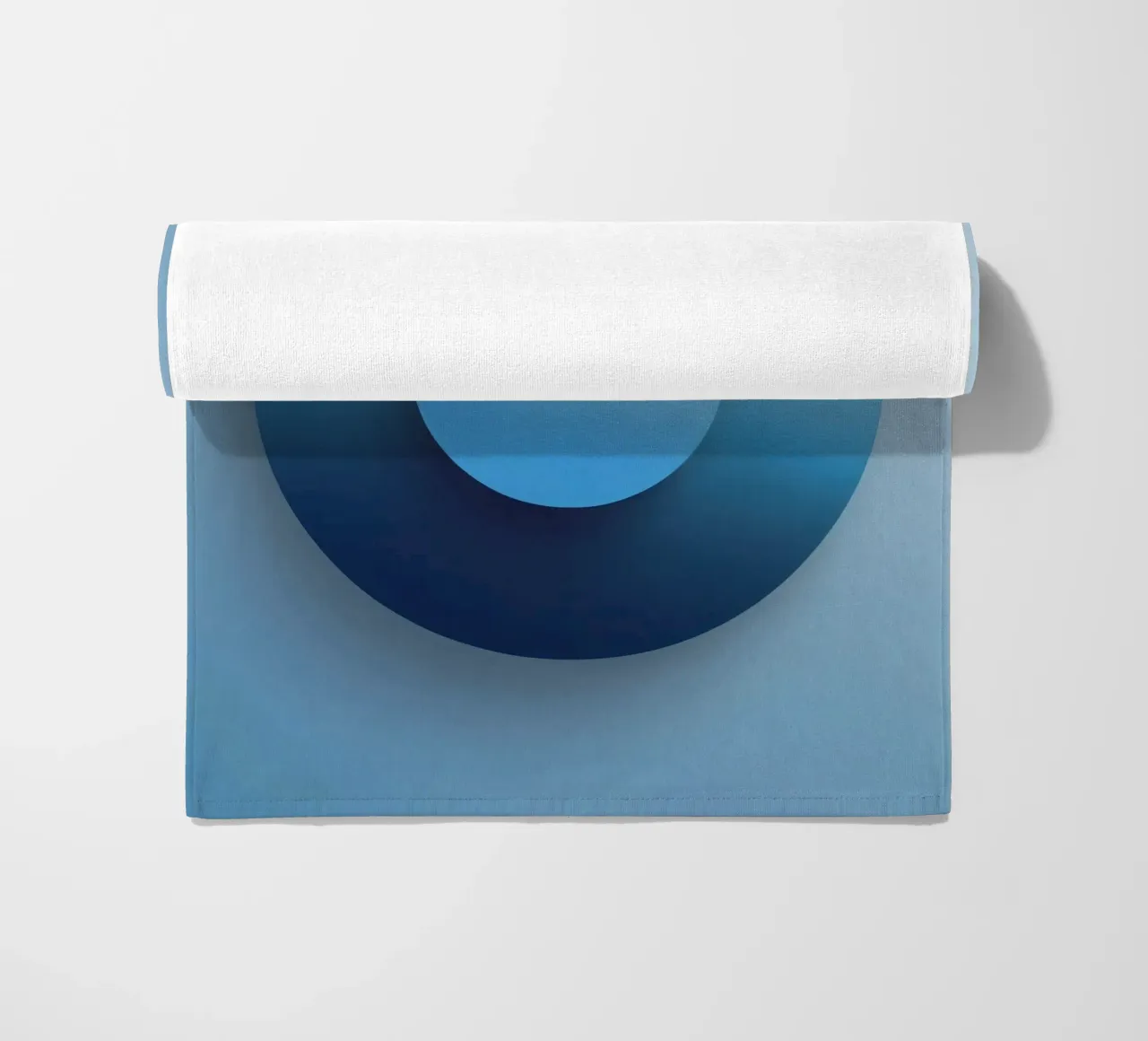 Focus blauw - Abstracte 3D-cirkel in blauw met kleurverloop strandhanddoek van RB-Digital-Paintings