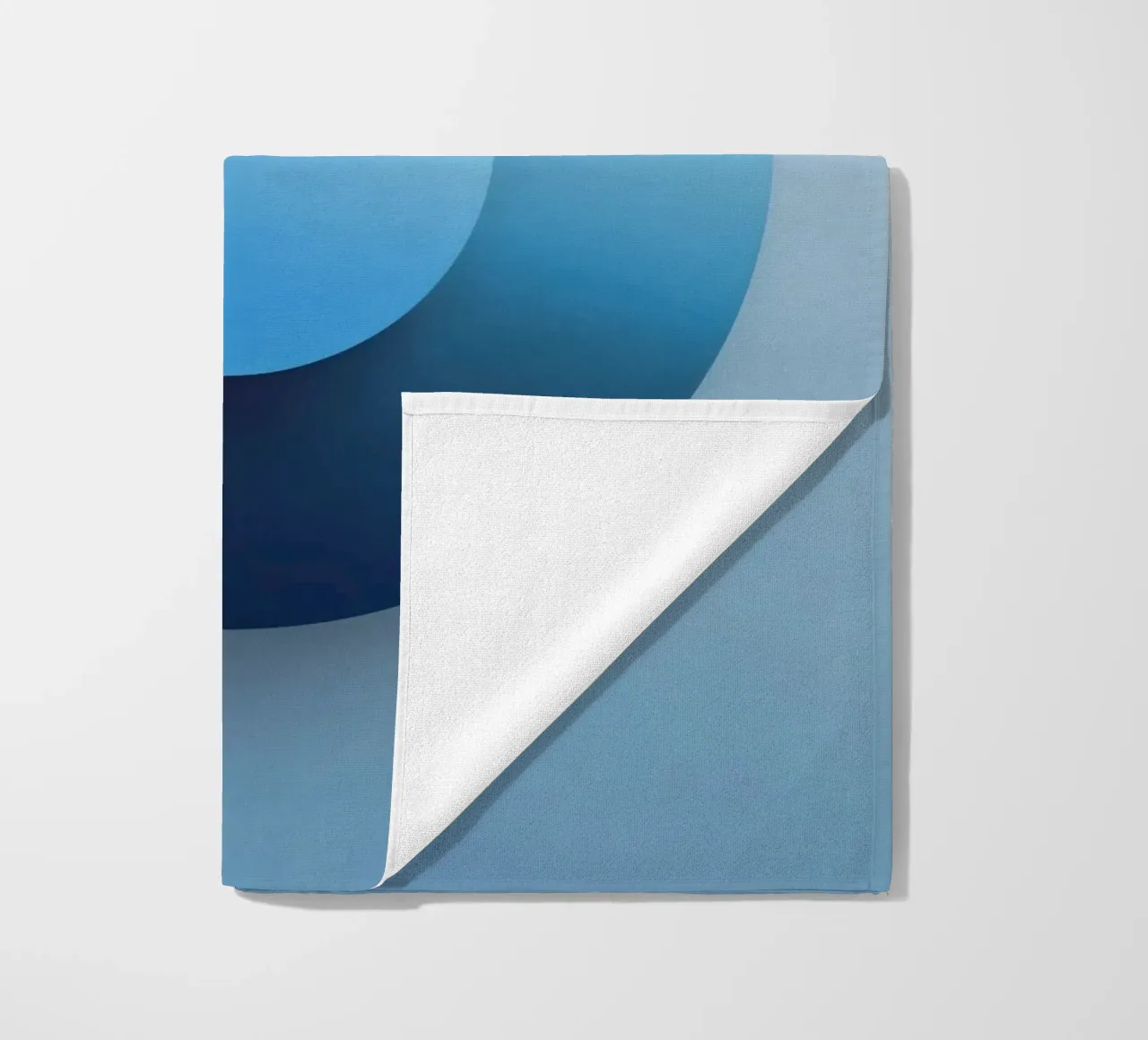 Focus blauw - Abstracte 3D-cirkel in blauw met kleurverloop strandhanddoek van RB-Digital-Paintings