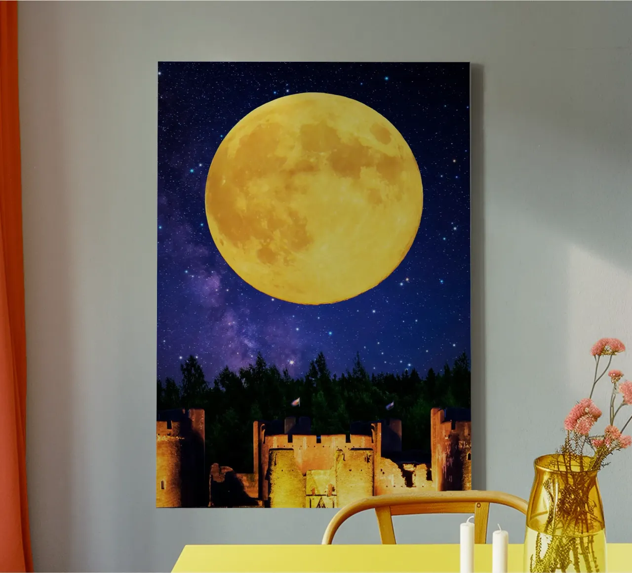 Castello sotto una luna gigante tela con Cornice a cassetta da Berwies Artwork
