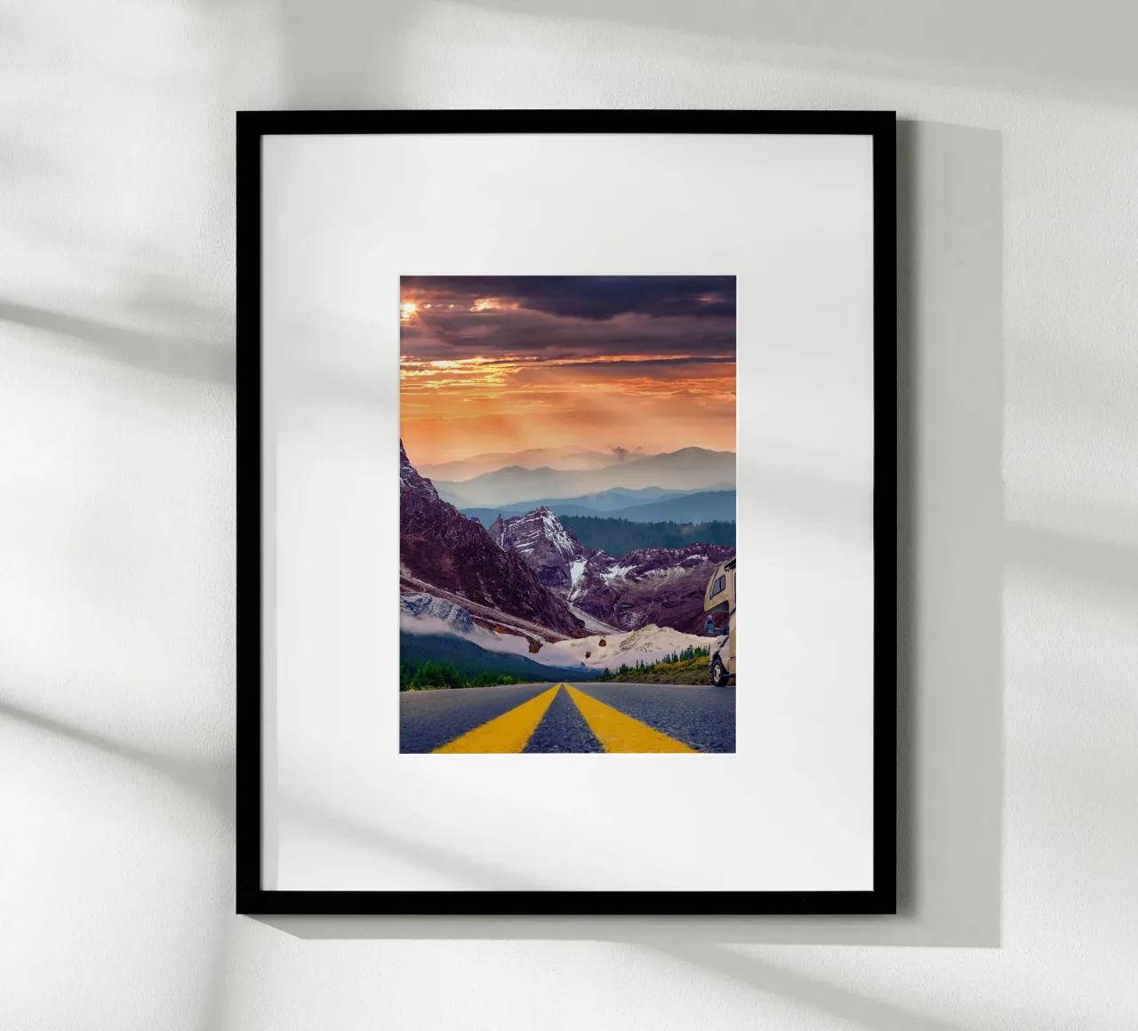 Viaggio in auto tra le montagne al tramonto poster da Berwies Artwork