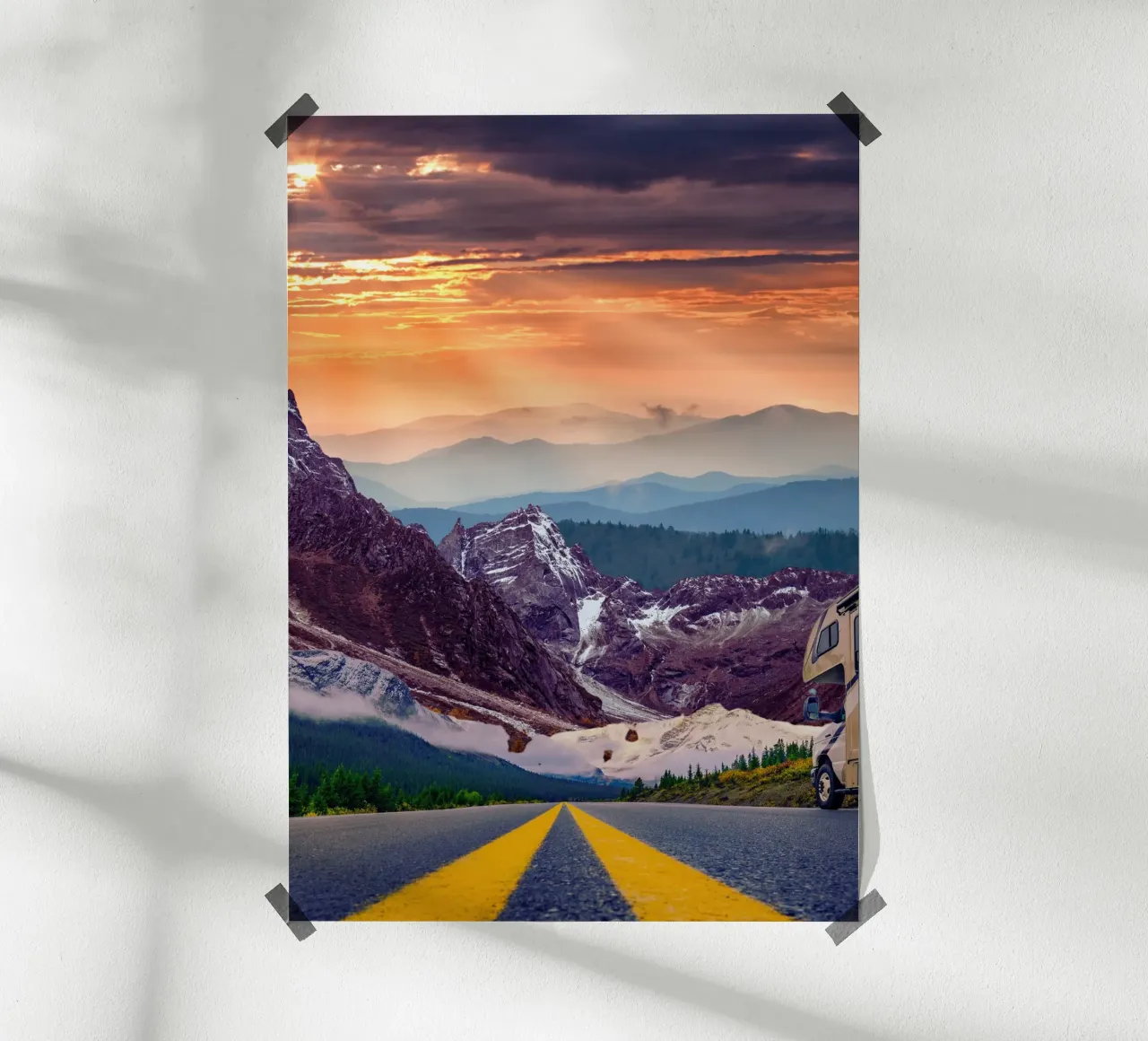 Viaggio in auto tra le montagne al tramonto poster da Berwies Artwork