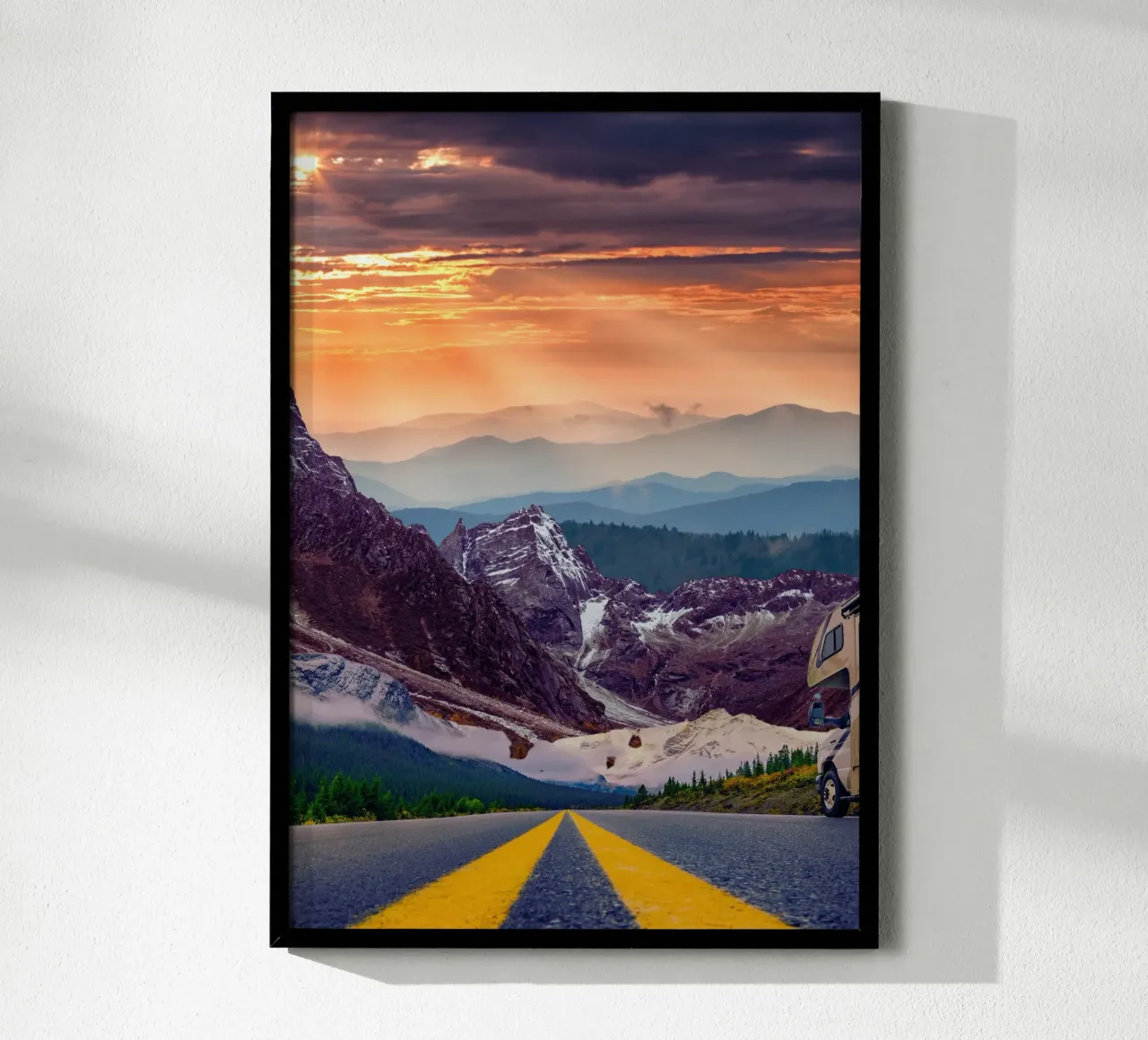 Viaggio in auto tra le montagne al tramonto poster da Berwies Artwork